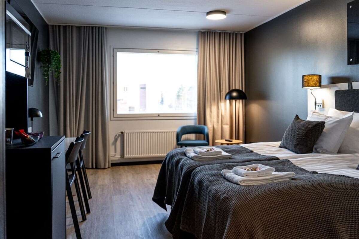 Desk, WiFi (free), bed sheets