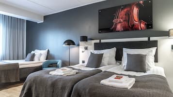 Kolmen hengen comfort-huone | 1 makuuhuone, työpöytä, ilmainen Wi-Fi, vuodevaatteet