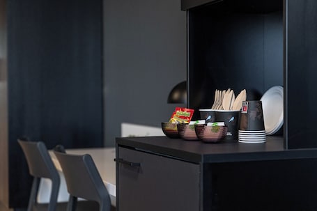 Desk, free WiFi, bed sheets