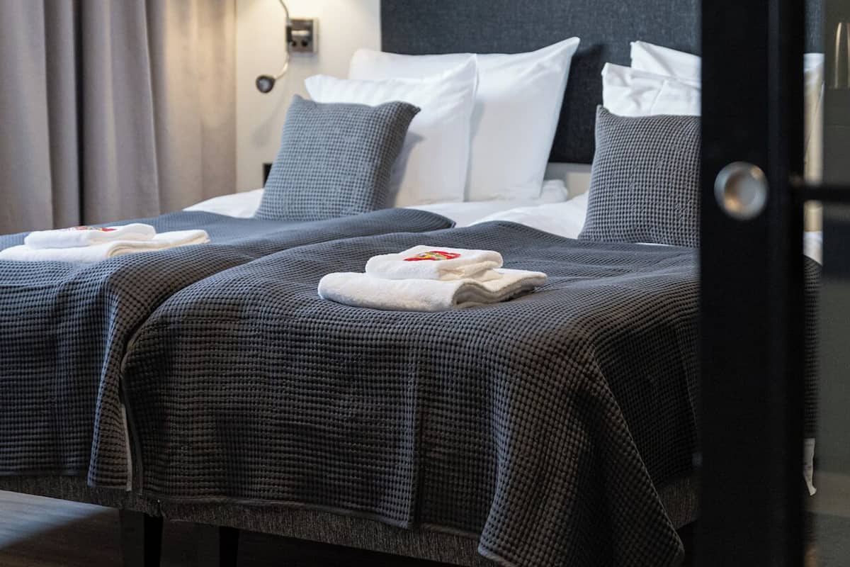 1 bedroom, desk, free WiFi, bed sheets