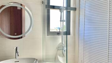 Deluxe dubbelrum för 1 person | Badrum | Gratis toalettartiklar, hårtork och tofflor