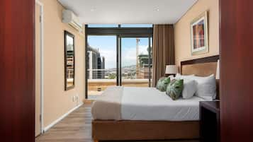 City Apartment | 2 bedrooms, in-room safe, laptop workspace, iron/ironing board