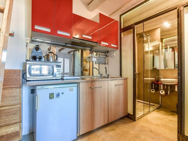 Fridge, microwave, oven, dishwasher