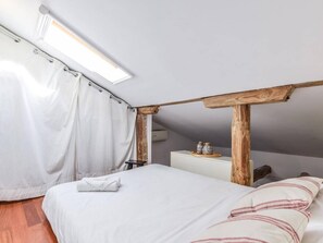 1 chambre, fer et planche à repasser, Wi-Fi gratuit, draps fournis