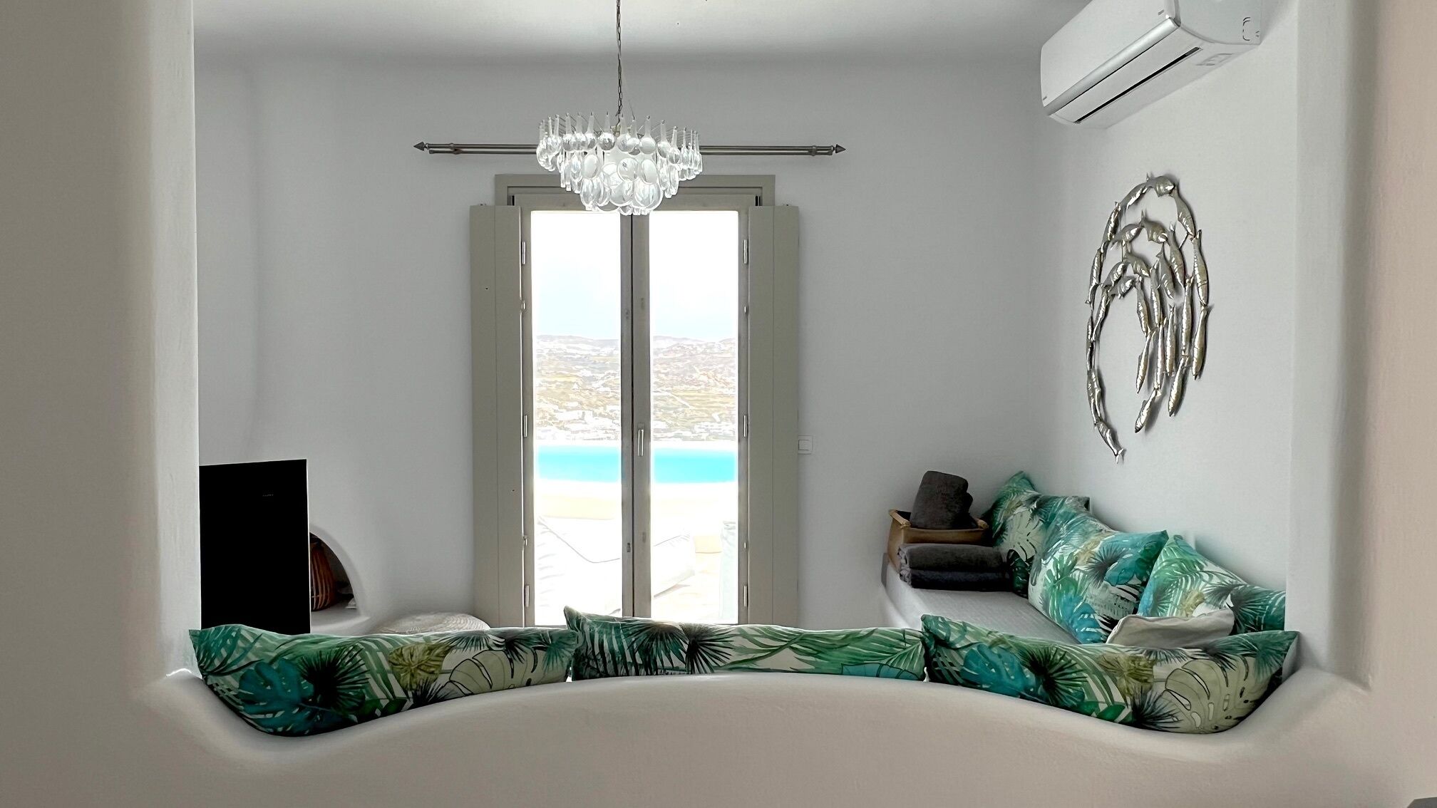 Biệt thự dành cho gia đình | Khu phòng khách | TV màn hình phẳng, đầu đĩa DVD, iPod dock 