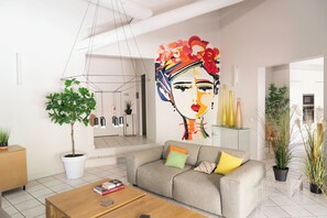 Fernseher, Kamin, Tischtennisplatte, Bücher