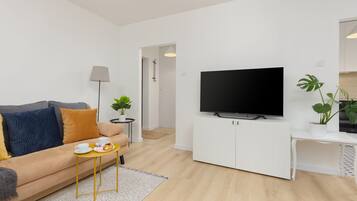 Een televisie en een kantoor