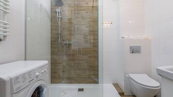 Dusche, Handtücher, Shampoo
