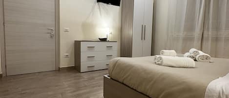 Standard Room | Down comforters, memory foam beds, free WiFi, bed sheets