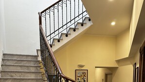 Quầy tiếp tân