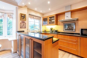 Kühlschrank, Ofen, Herdplatte, Geschirrspüler