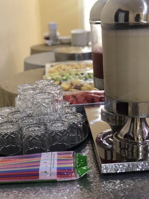 朝食 (郷土料理)、毎日提供 (無料)