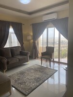 Suite estudio Premium | Escritorio, espacio para trabajar con un portátil, wifi gratis