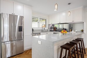 Coffee/tea maker, cookware/dishes/utensils - Secret Getaway Capel Sound - Newly renovated, contemporary and stylish (Capel Sound)