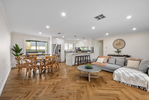 Interior - Secret Getaway Capel Sound - Newly renovated, contemporary and stylish (Capel Sound)