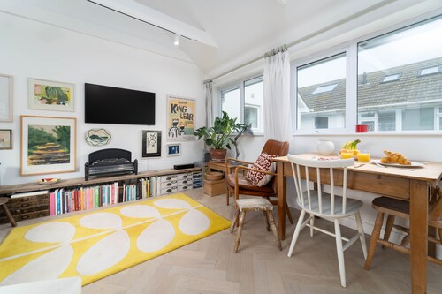 8 Beach Court, St Ives - Sleeps 2