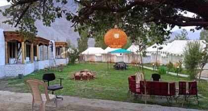 Rebo Camp- Hunder