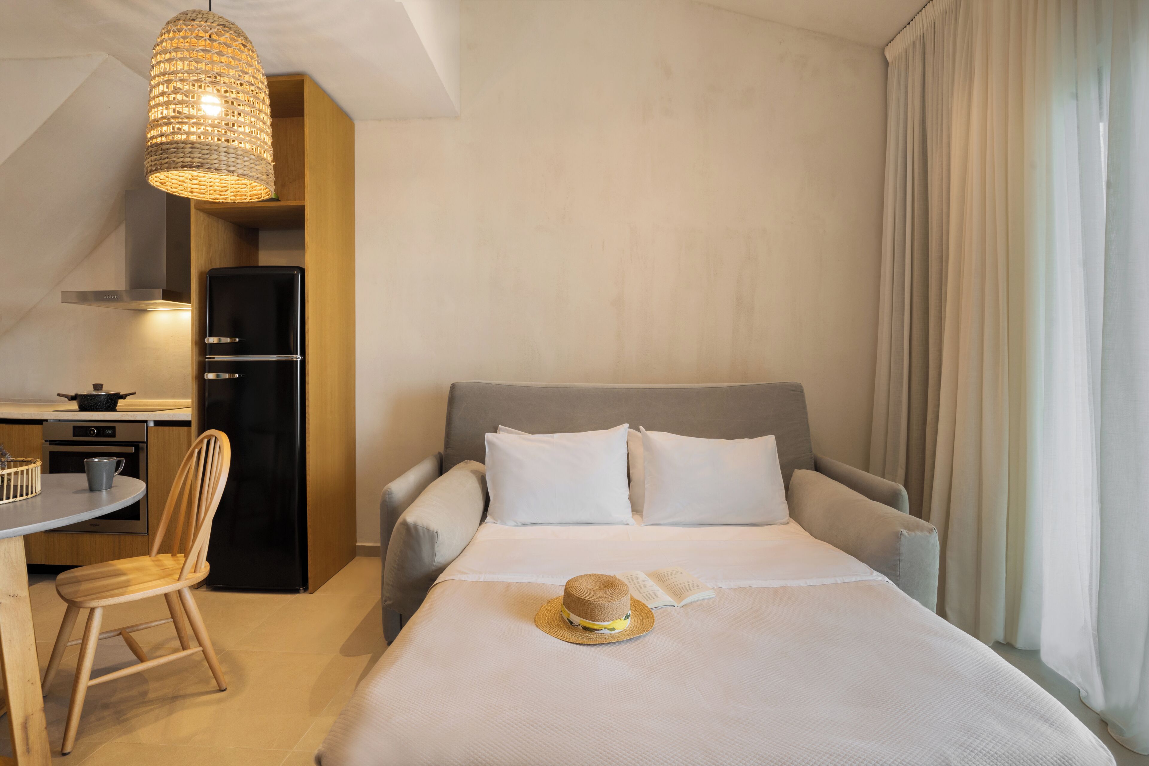 Suite Premium, 2 kamar tidur | Brankas, tirai kedap cahaya, kedap suara, dan setrika/meja setrika