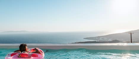 Piscine extérieure (ouverte en saison)