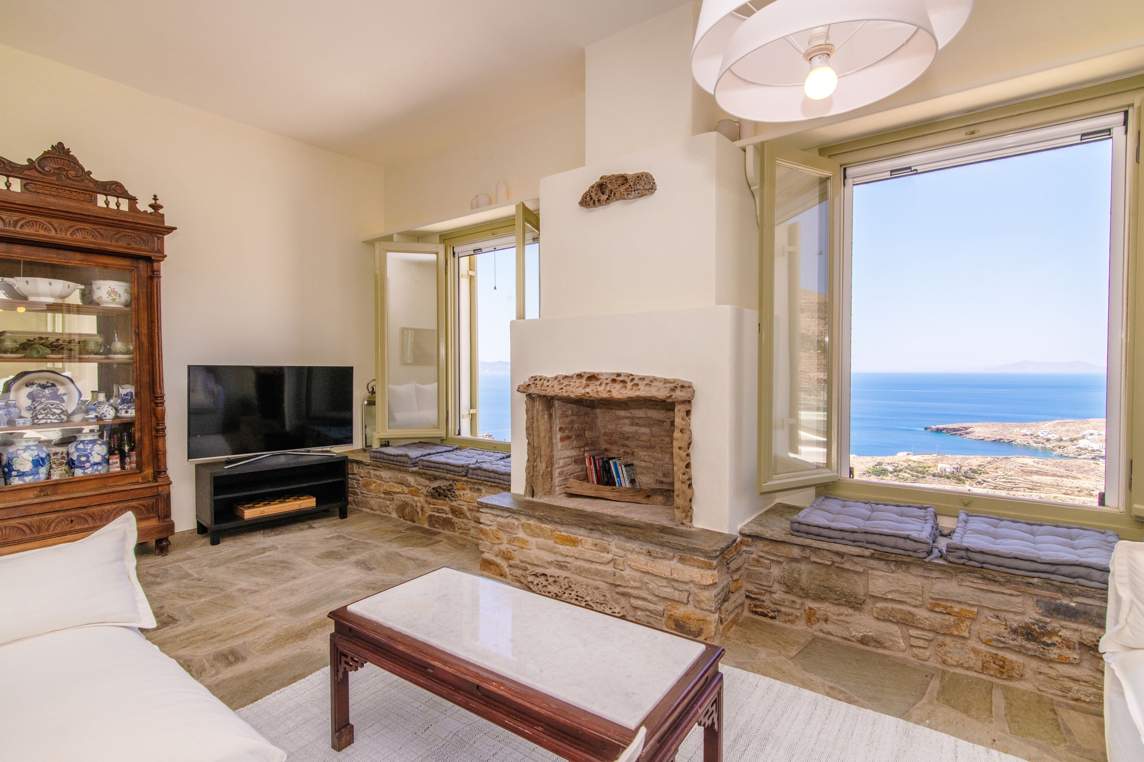 Deluxe Villa | Living area | Flat-screen TV