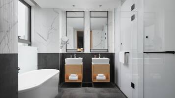 Business Double Room | Bathroom | Towels