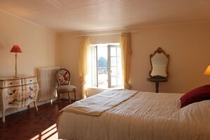 3 bedrooms, WiFi, bed sheets - Charming house with garden and swimming pool, close to the center. (Lorgues)