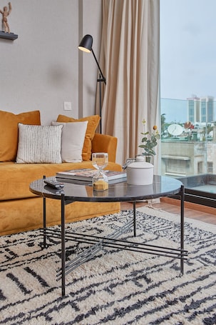 Smart TV 43 pulgadas con canales de televisión vía satélite, televisión