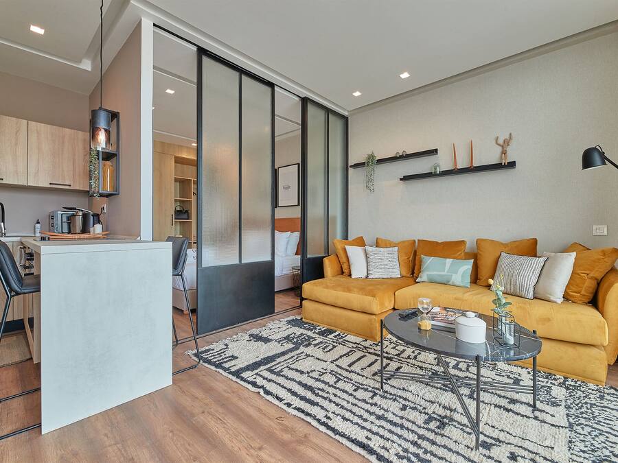 Phòng Suite Grand | Khu phòng khách | Smart TV 43-inch có truyền hình vệ tinh, TV, văn phòng