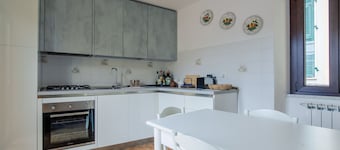 GuestHost - Cozy apartment of 102 sqm on three floors, can accommodate up to 5 people.The property is located in the hamlet of Riomaggiore, Volastra, in the heart of the Cinque Terre, one of the most beautiful natural Mediterranean areas of Liguria.Highl