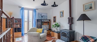 GuestHost - Cozy apartment of 102 sqm on three floors, can accommodate up to 5 people.The property is located in the hamlet of Riomaggiore, Volastra, in the heart of the Cinque Terre, one of the most beautiful natural Mediterranean areas of Liguria.Highl