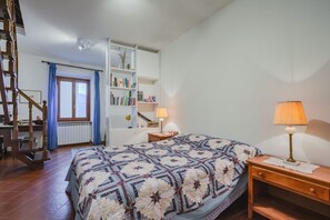2 bedrooms, iron/ironing board, Internet, bed sheets