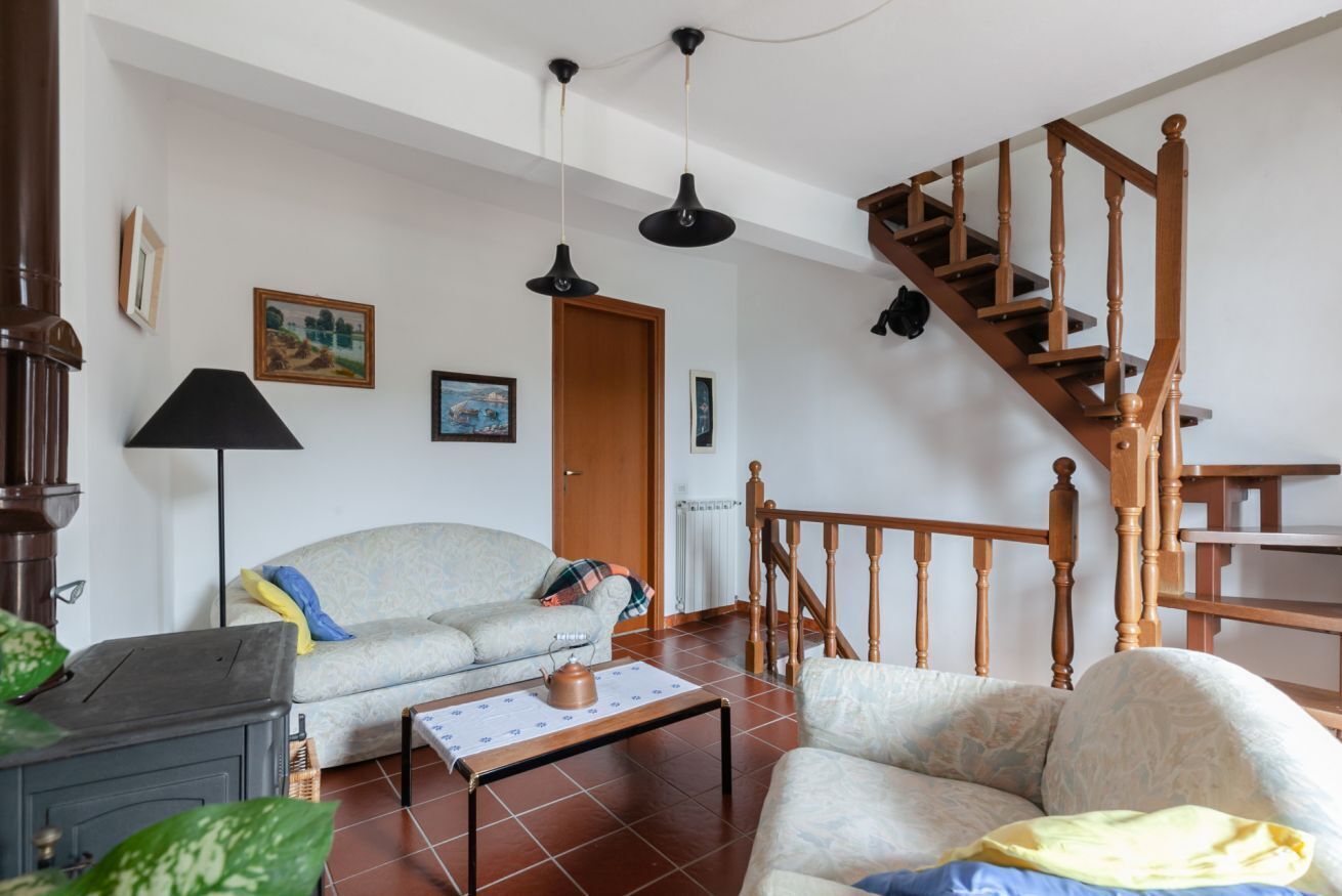 Guesthost - Cozy Apartment Of 102 Sqm On Three Floors, Can Accommodate Up To 5 People.the Property Is Located In The Hamlet Of Riomaggiore, Volastra, In The Heart Of The Cinque Terre, One Of The Most Beautiful Natural Mediterranean Areas Of Liguria.highl - Cinque Terre