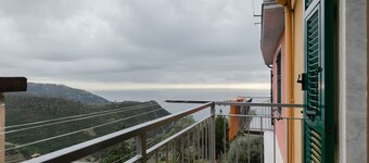 GuestHost - Cozy apartment of 102 sqm on three floors, can accommodate up to 5 people.The property is located in the hamlet of Riomaggiore, Volastra, in the heart of the Cinque Terre, one of the most beautiful natural Mediterranean areas of Liguria.Highl