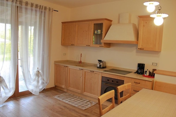 Fridge, oven, stovetop, dishwasher - Two Bedroom Apartment (IDRO)