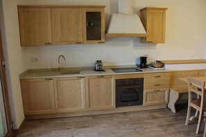 Fridge, oven, stovetop, dishwasher - Two Bedroom Apartment (IDRO)
