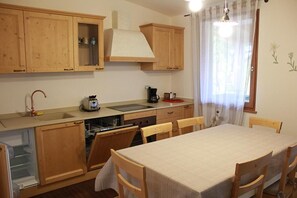 Kühlschrank, Ofen, Herdplatte, Geschirrspüler