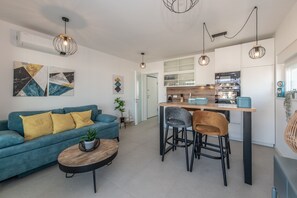 Comfort Apartment, 2 Bedrooms, Terrace | Living area