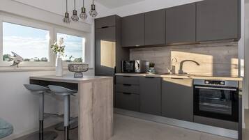 Refrigerador, horno, placa de cocina, tostadora