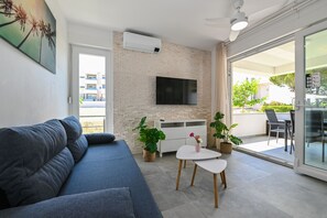 Comfort Apartment, 1 Bedroom, Terrace, Garden Area | Living area