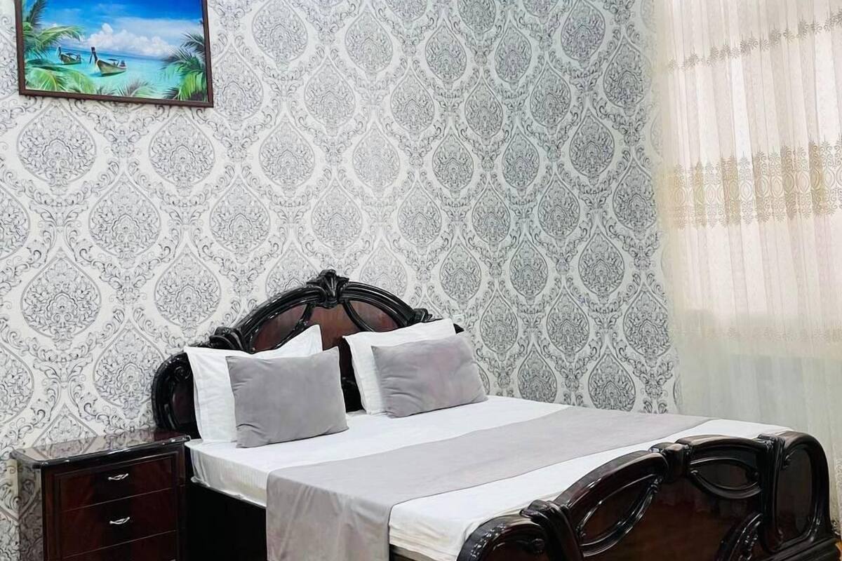 Habitación doble estándar, 1 cama matrimonial | Cortinas blackout, tabla de planchar con plancha y wifi gratis