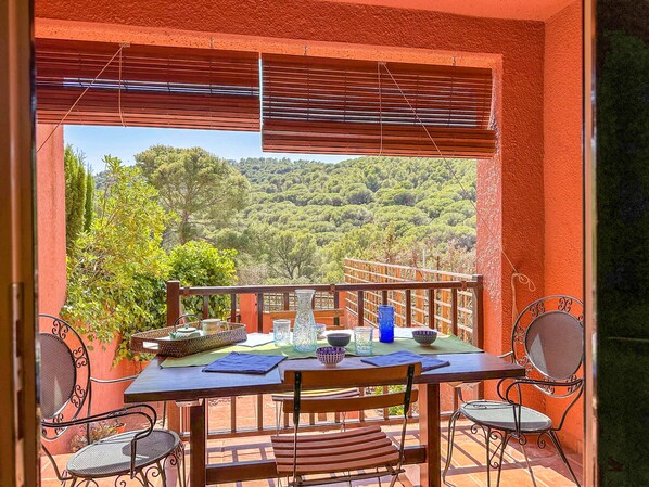 Outdoor dining - Attached House (BEGUR)