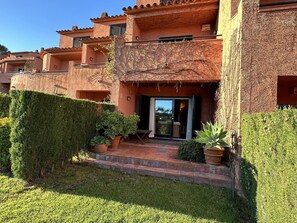 تفاصيل الفندق من الخارج