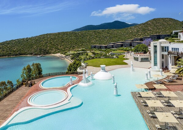 Indoor pool, seasonal outdoor pool - Barbaros Reserve Bodrum Residences Managed by Kempinski (Bodrum)