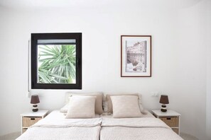 2 soverom, skrivebord, strykejern/-brett og wi-fi (inkludert)