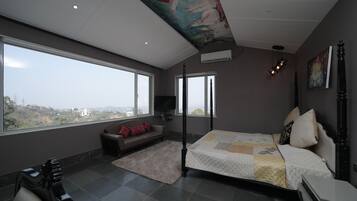 Ultra Luxury Suite with Mountain and Valley View | 1 bedroom, individually furnished, soundproofing, free WiFi