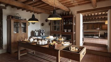 Colazione a buffet inclusa, servita tutte le mattine