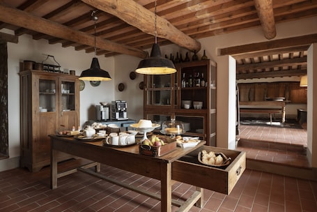 Petit déjeuner buffet compris tous les jours. Locanda Fontelupa