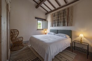 Perhesviitti | Työpöytä, äänieristys, ilmainen Wi-Fi, vuodevaatteet