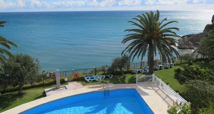 Great Seafront Penthouse: 2 units redesigned into one fabulous facility.