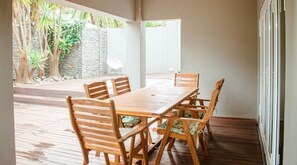 Outdoor dining - Private luxurious 3 bedroom complete house (Bloemfontein)
